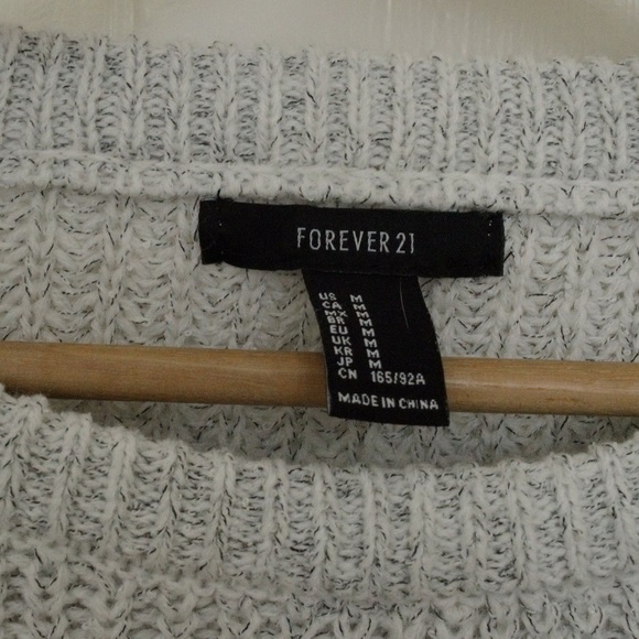 Women’s Sweater - Picture 2 of 3